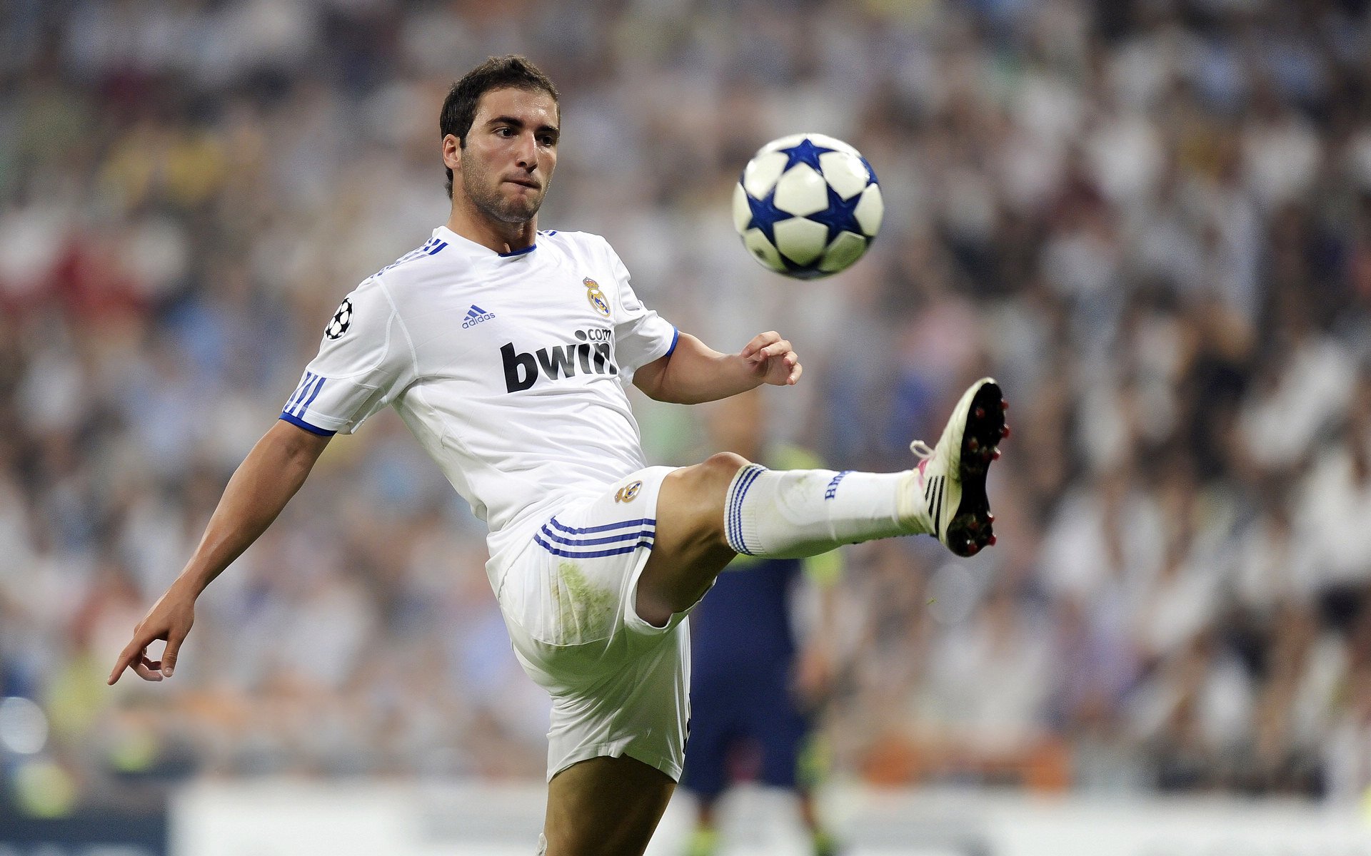 “法甲劲旅团结一致,场面激烈追逐积分”,法甲哪些俱乐部厉害