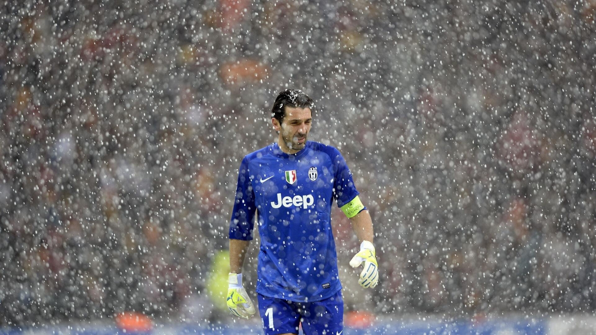 英超关键比赛,战术变化多端,亮点不断,英超各项赛事